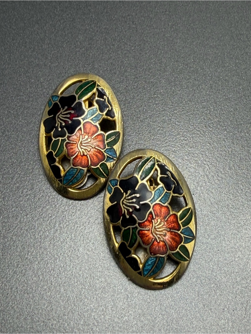 💕2/$20 Vintage Cloisonne Oval clip Earrings - Red, Black & Green